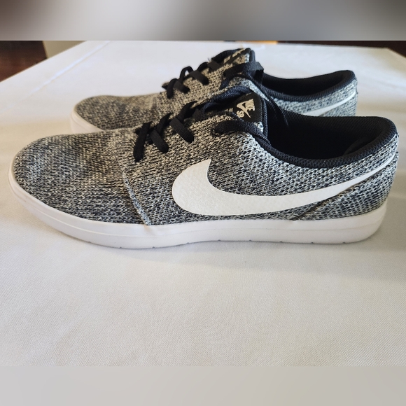 Nike Other - Nike Portmore Ultralight Men's 9 Black and White Sneakers